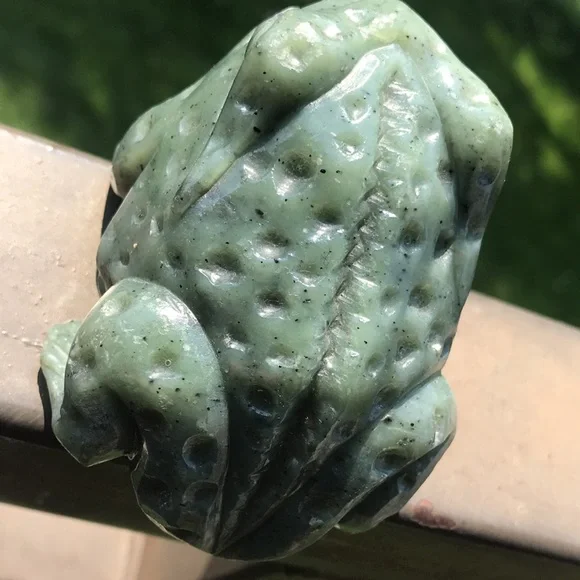 Vintage Heavy Jade Handcarved Frog Detailed
